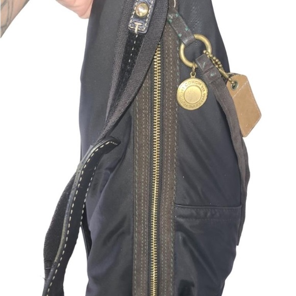 Coach. Purse - Picture 6 of 9